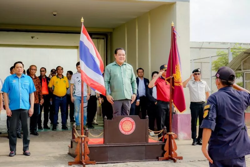 นราธิวาส – รมว.ยุติธรรมนำกงสุลมาเลย์ย่องดูเรือนจำนราฯ หลังโซเชียลมาเลย์วิจารณ์คุมขังนักร้องดังไม่ปฏิบัติตามหลักศาสนา