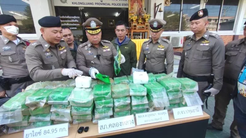 ปทุมธานี – ตร.คลองหลวงยึดยาไอซ์80กว่ากิโลกรัมมูลค่า10ล้านกว่าบาท