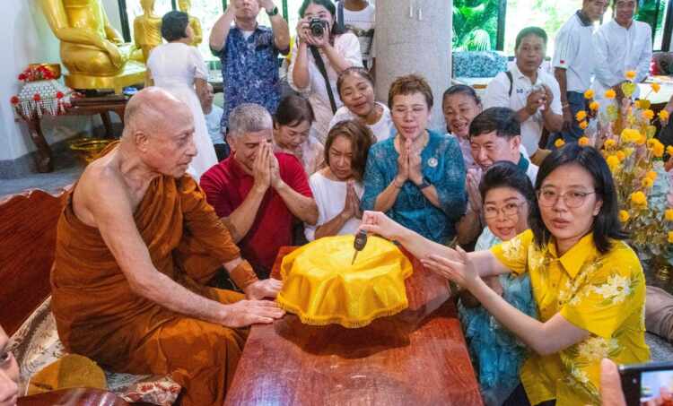 พังงา – สุดยอดงานกฐินบุญต่อชีวิตคน พระอาจารย์เขียวทอดกฐินสามัคคีจัดซื้อรถพยาบาลฉุกเฉินและอุปกรณ์ทางการแพทย์มุลค่ากว่า5ล้านบาท