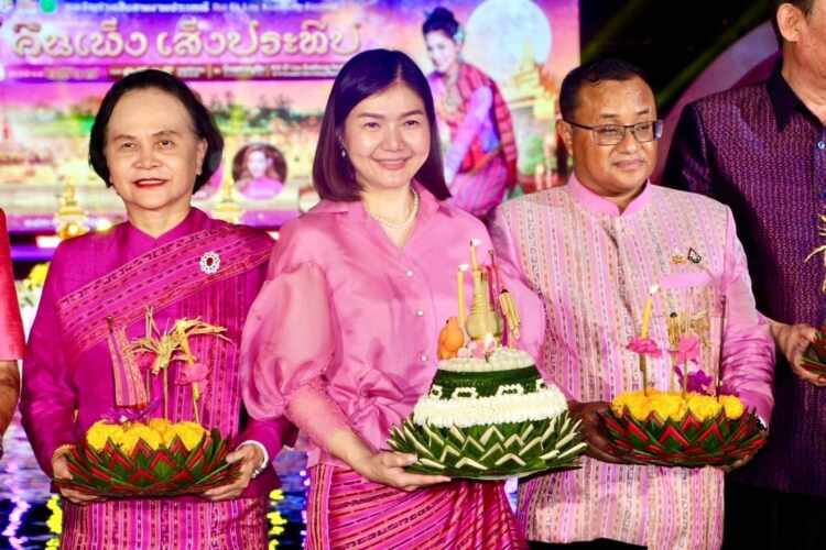 ร้อยเอ็ด – รัฐมนตรีฯน้ำ เปิดงานสมมาน้ำ คืนเพ็ง เส็งประทีป จังหวัดร้อยเอ็ด ประจำปี 2567 ซึ่งมีประชาชนร่วมในงานกันอย่างเนื่องแน่น