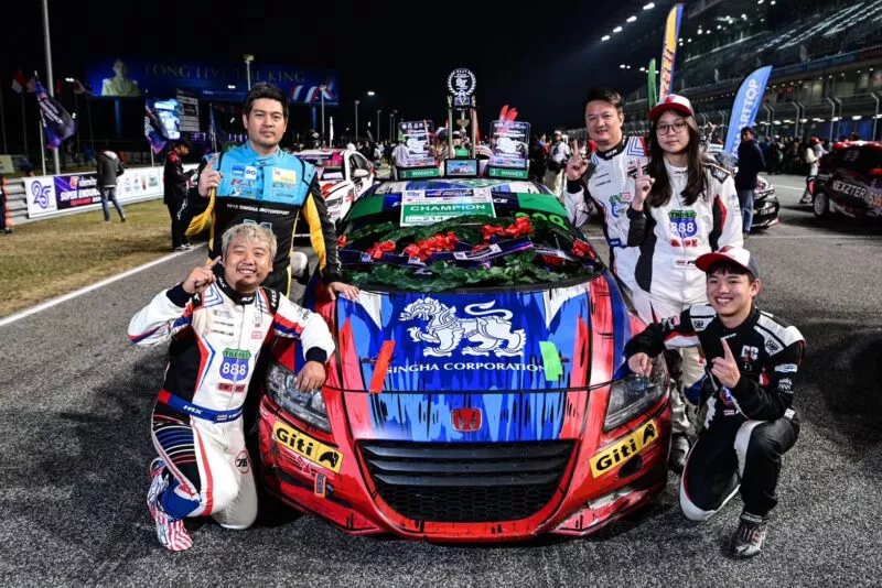 แรงต่อเนื่อง! “ต๊อด-ปิติ” ร่วมทีม KUROKI RACING คว้าแชมป์รถยนต์มาราธอน 25 ชั่วโมง