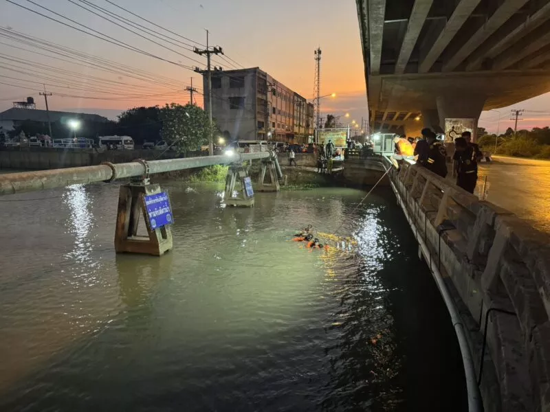 ปทุมธานีชายเมียนม่า 3 คนเมาแล้วงมหอยวันหยุดพอรู้ตัวอีกทีเพื่อนจมน้ำหายไป1