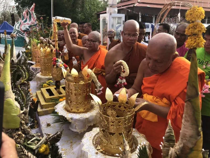 ร้อยเอ็ด – ชาวอำเภอเชียงขวัญ ร่วมกับชาวบ้านพระเจ้า จัดงานประเพณีบุญเดือน 4 นมัสการพระธาตุเชียงขวัญ 103 ปี ประจำปี 2568